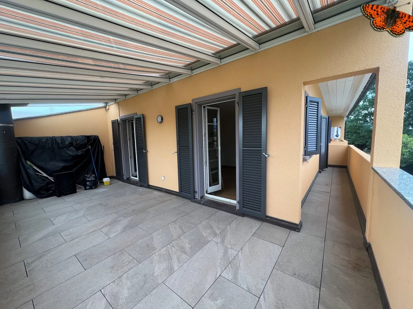CHARMANTES 2 ½ ZIMMER IN EINEM FAMILIENHAUS VUADENS - Foto 3 von 14