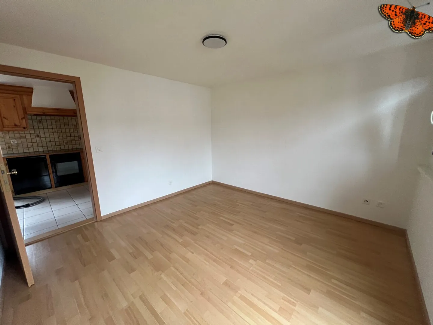 CHARMANTES 2 ½ ZIMMER IN EINEM FAMILIENHAUS VUADENS - Foto 10 von 14
