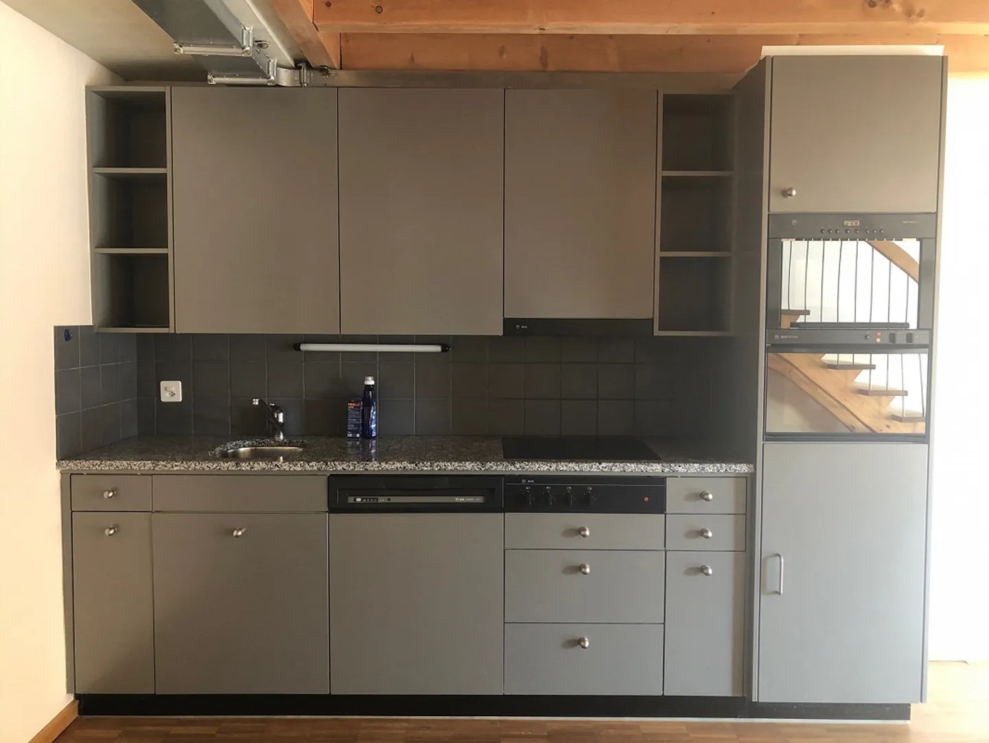 Appartement en duplex de 2 pièces avec loggia - dans la ville de Laufen - Photo 2 sur 7