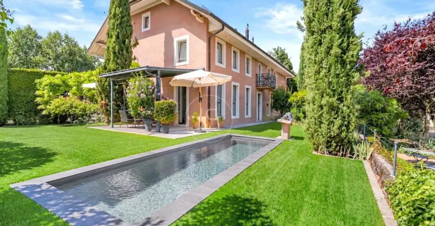 Elegant character property near Morges, panoramic view - Photo 1 of 13