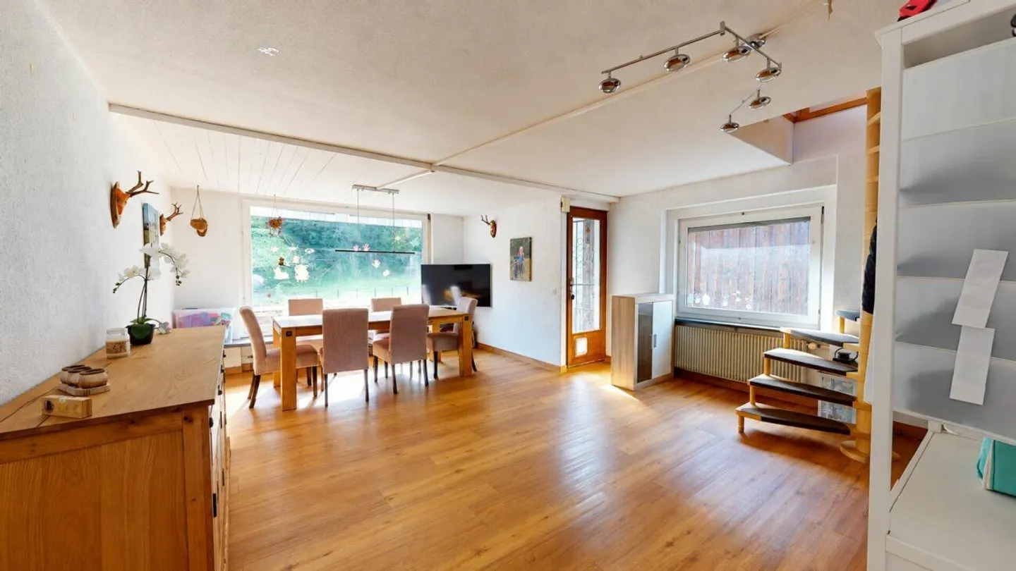Casa unifamiliare con appartamento separato e grande giardino - Foto 6 di 30