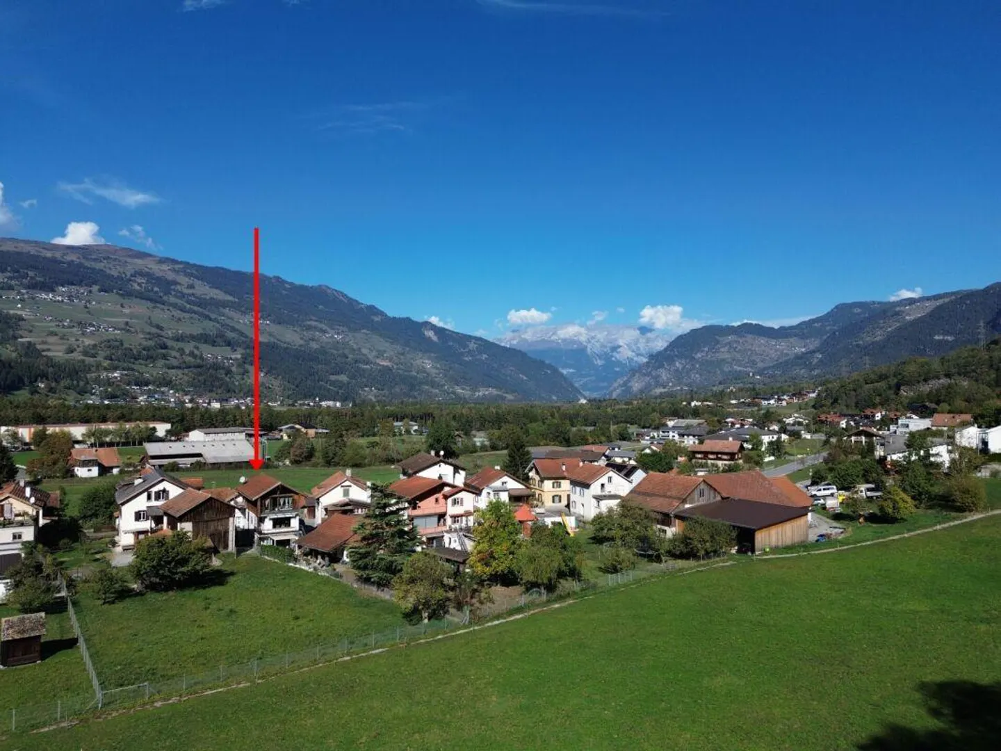 Casa unifamiliare con appartamento separato e grande giardino - Foto 3 di 30