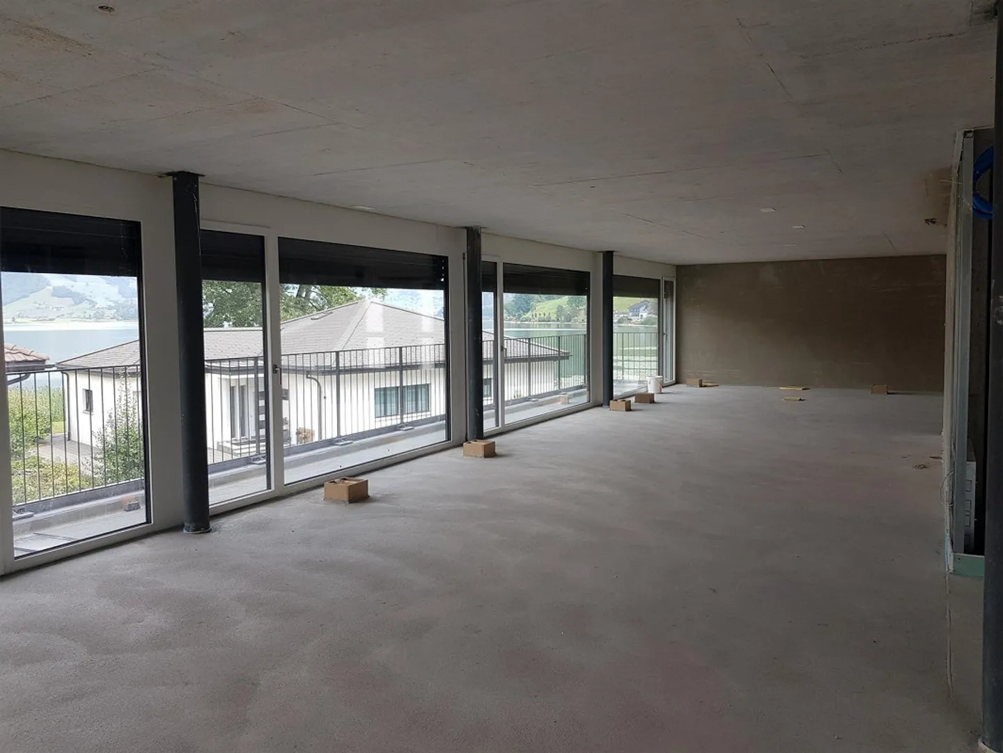 Spazio commerciale in affitto al lago a Lauerz - Foto 2 di 3