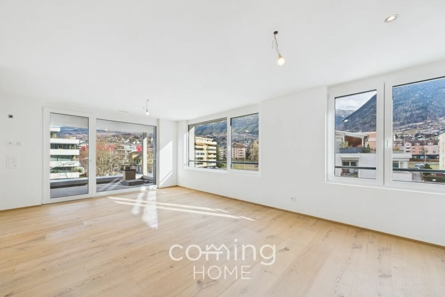 Appartamento elegante di 2,5 stanze con balcone e vista sulle Alpi in posizione centrale a Brig-Glis - Foto 2 di 10