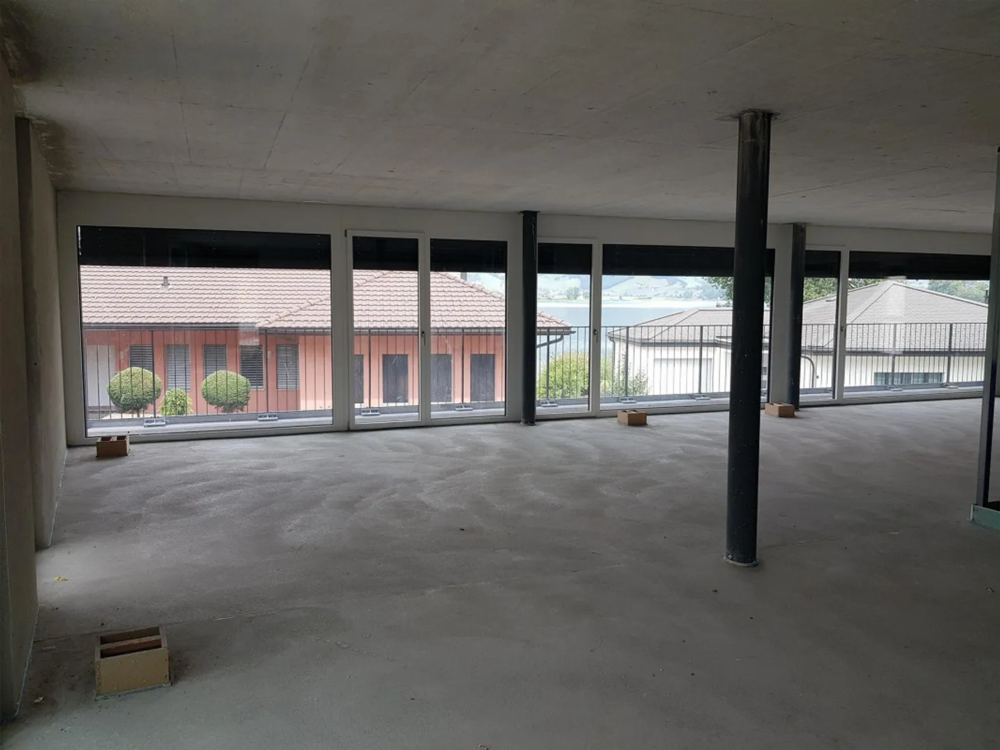 Spazio commerciale in affitto al lago a Lauerz - Foto 3 di 3