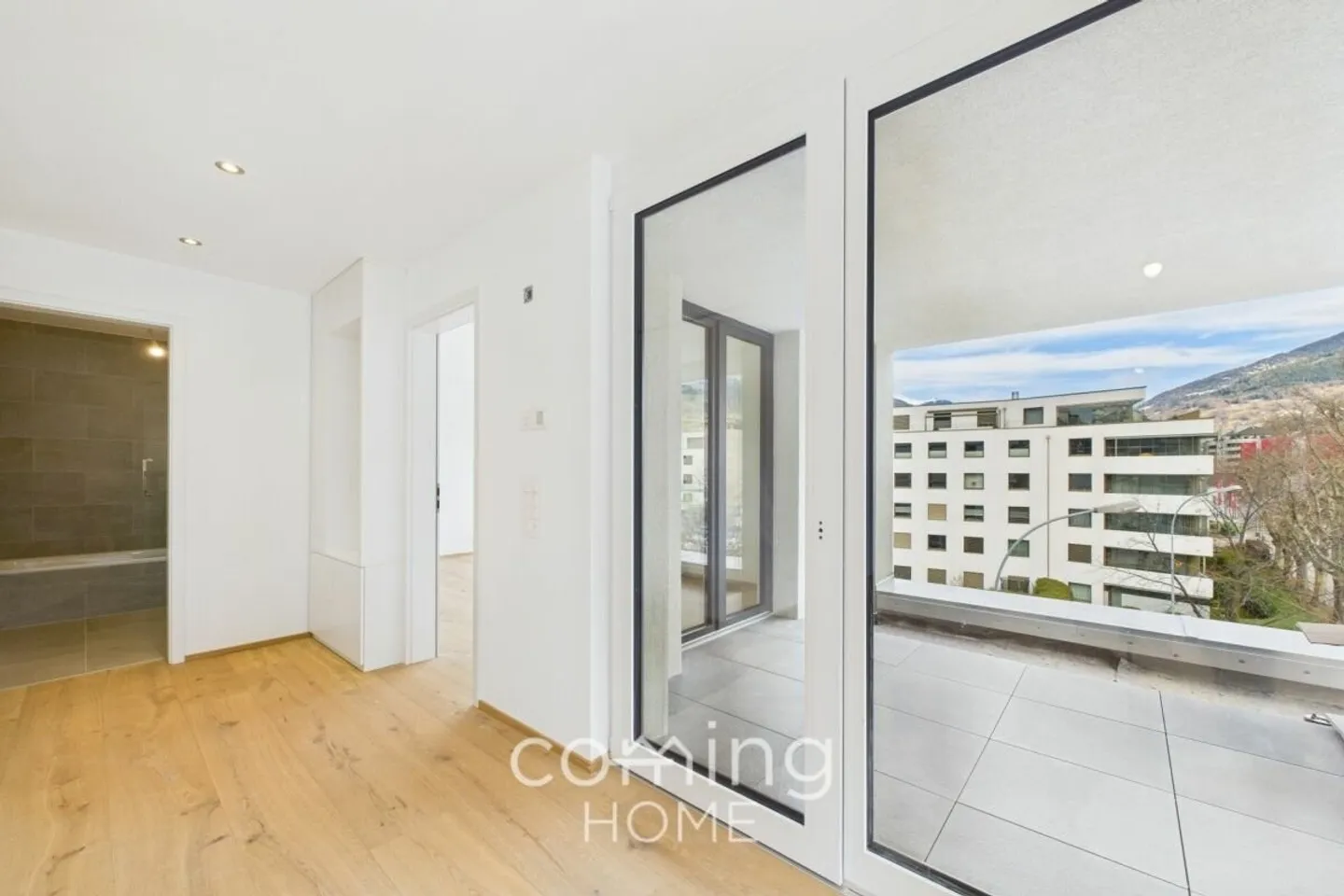 Appartamento elegante di 2,5 stanze con balcone e vista sulle Alpi in posizione centrale a Brig-Glis - Foto 4 di 10