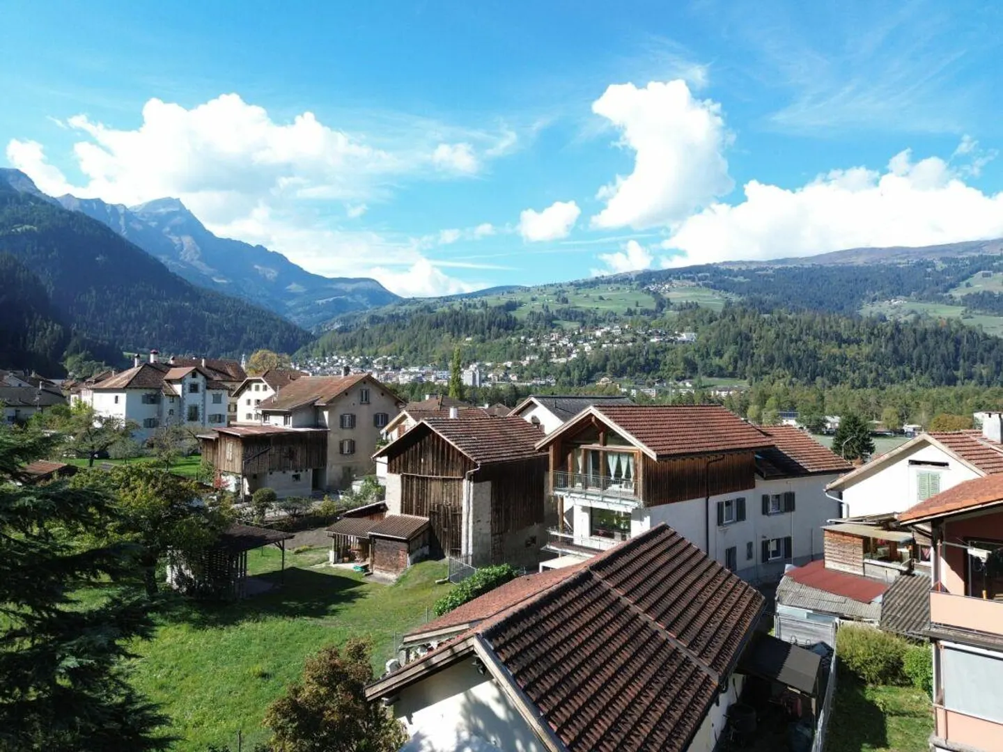 Casa unifamiliare con appartamento separato e grande giardino - Foto 26 di 30