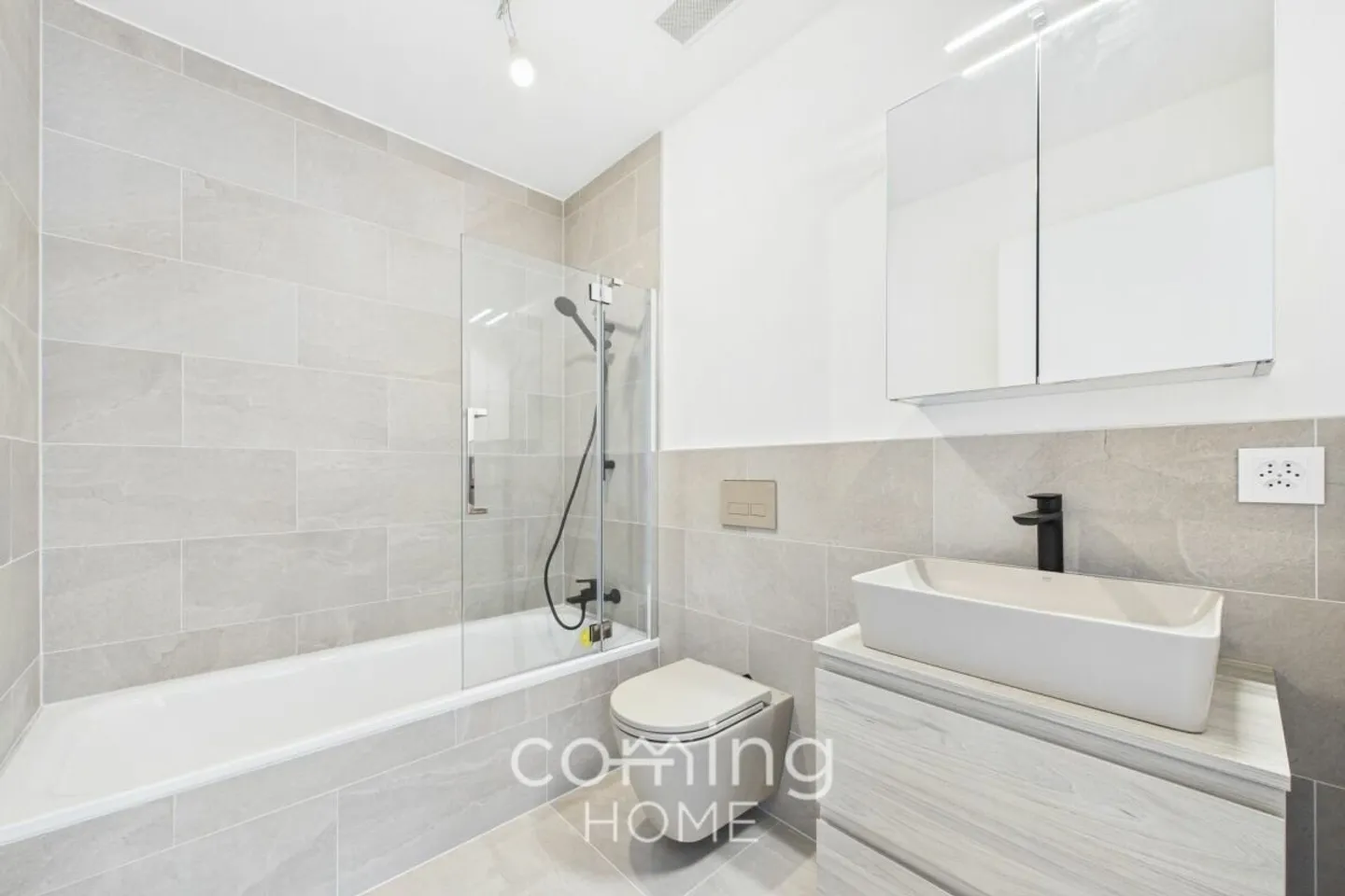 Appartamento elegante di 2,5 stanze con balcone e vista sulle Alpi in posizione centrale a Brig-Glis - Foto 8 di 10