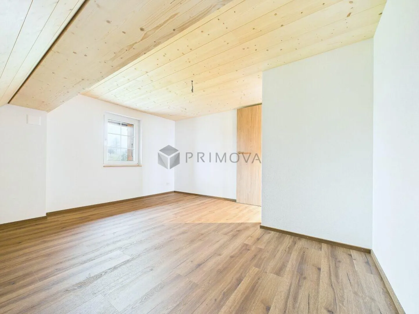 Wohnen im Einklang von Tradition und Moderne: Wie aus dem Ei gepellt - Ihr exklusiver Hausteil im steuergünstigen Feusisberg - Foto 6 von 15