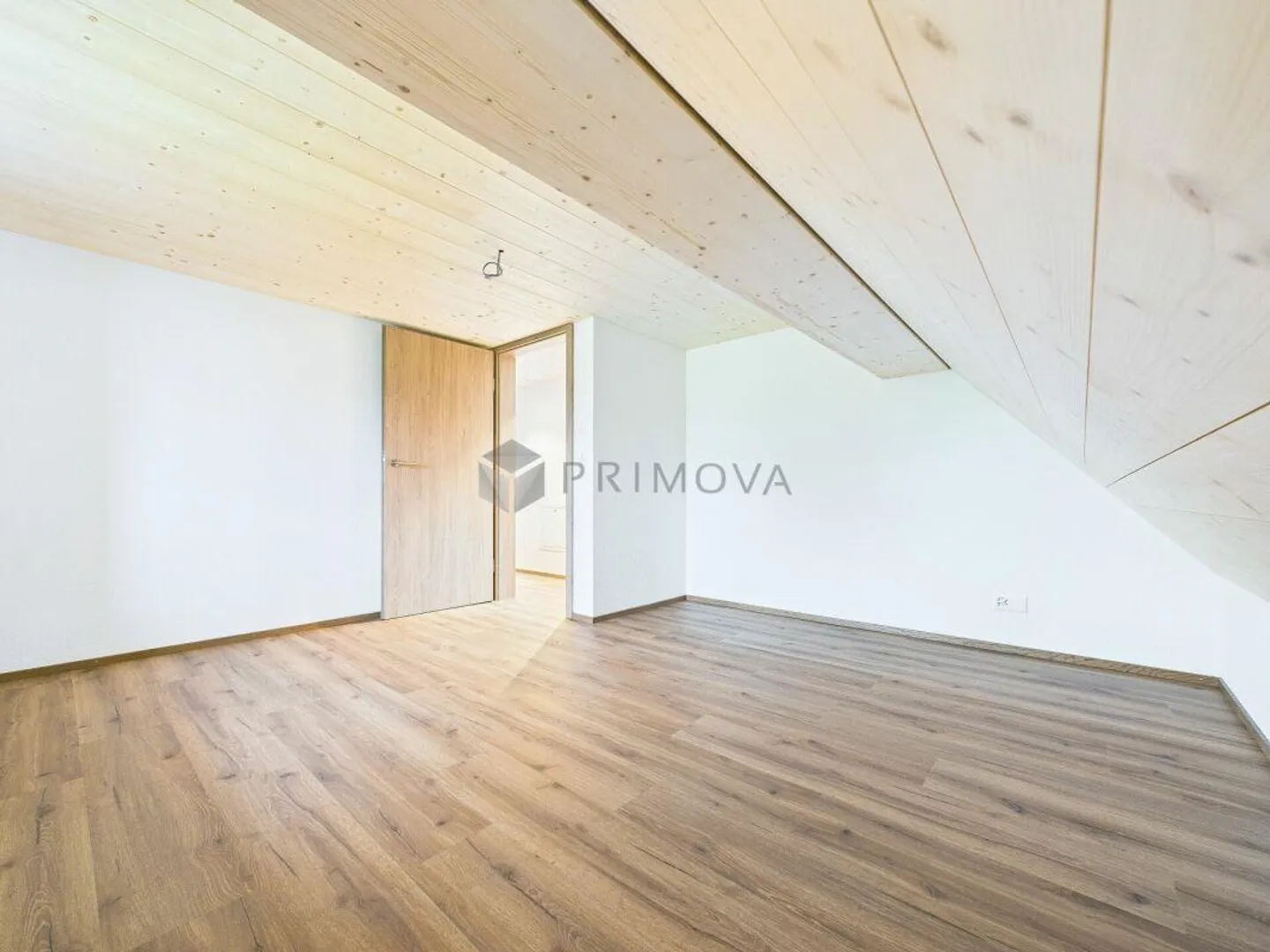 Wohnen im Einklang von Tradition und Moderne: Wie aus dem Ei gepellt - Ihr exklusiver Hausteil im steuergünstigen Feusisberg - Foto 8 von 15