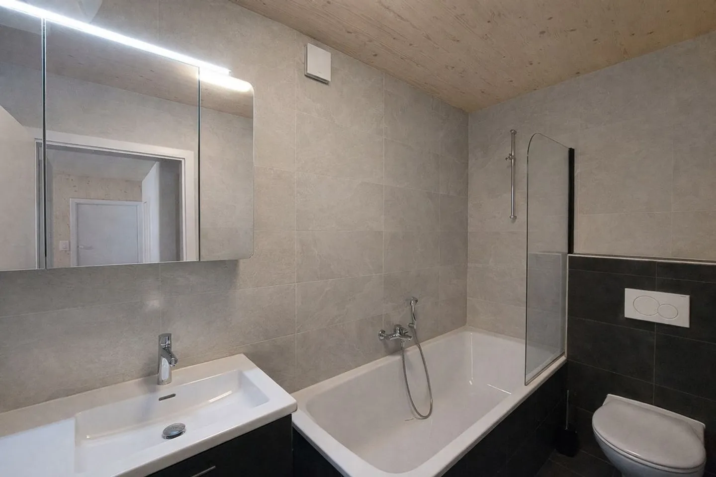 Appartamento moderno con giardino - Foto 11 di 12
