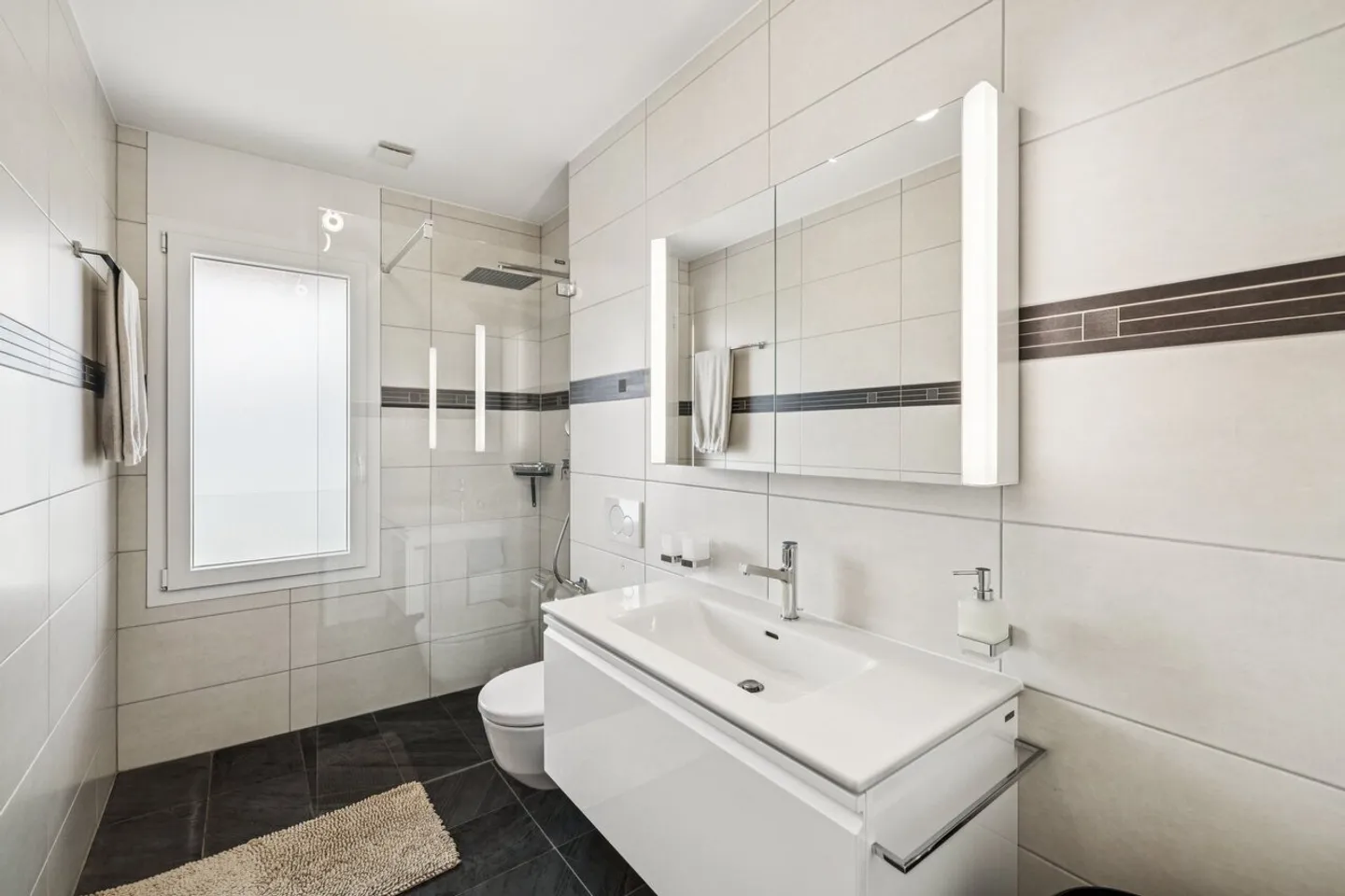 Luxury Apartment Overlooking the Plain - Photo 4 of 8