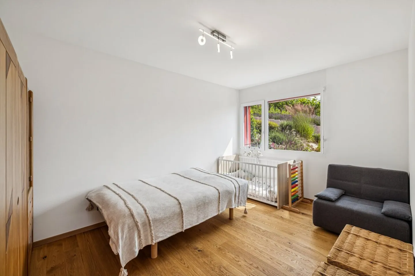 Luxury Apartment Overlooking the Plain - Photo 7 of 8