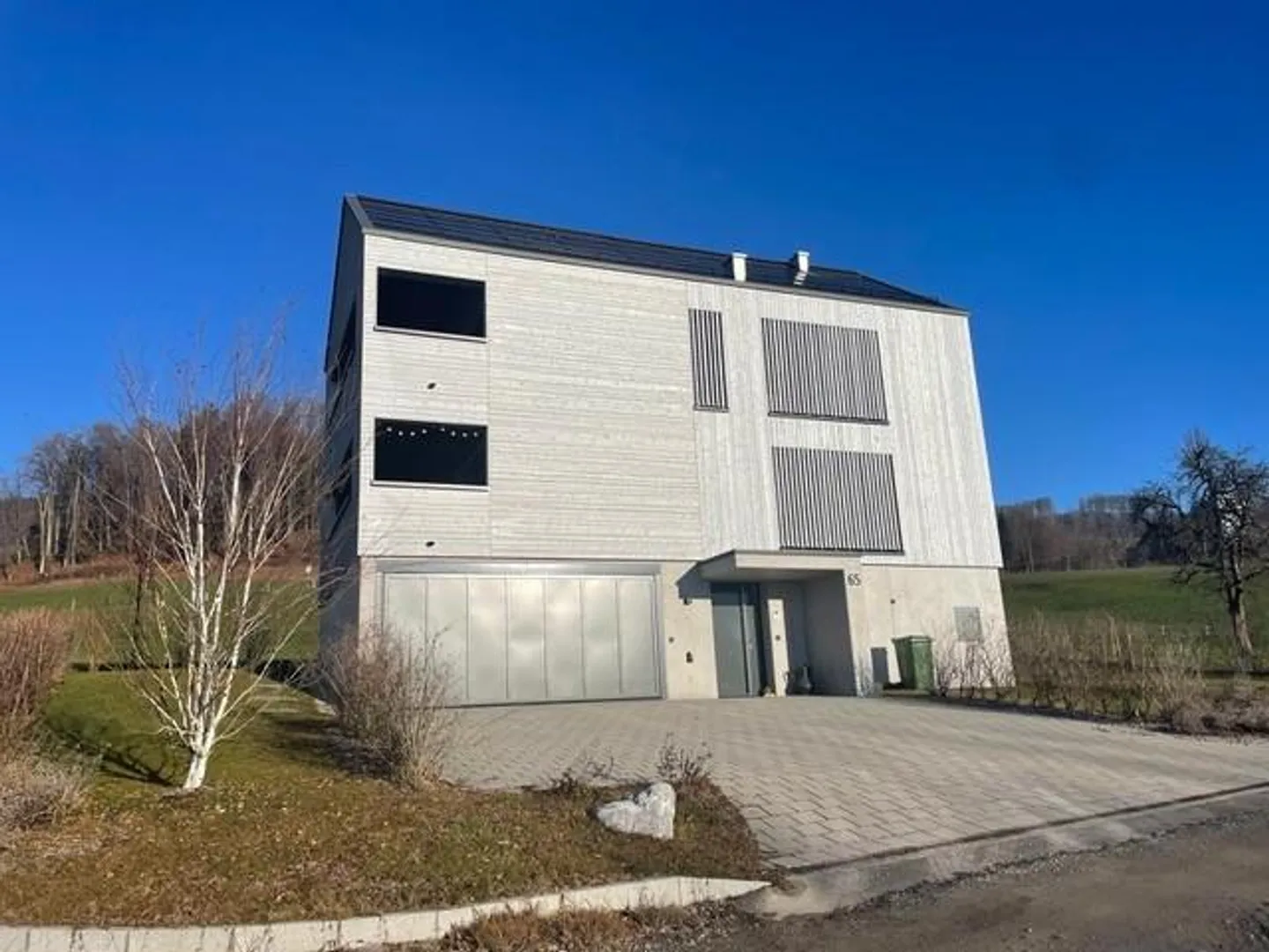 Maison individuelle moderne avec beaucoup d'intimité - Photo 2 sur 23