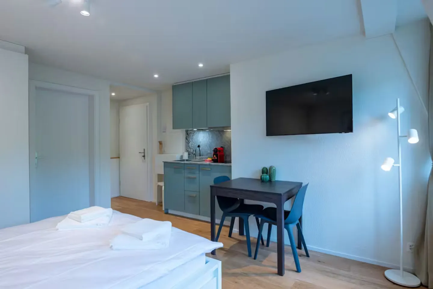 Chic Apartment in Zürich - Photo 2 of 9