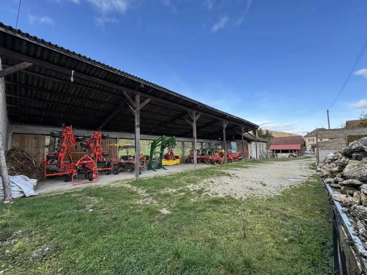 Grande abbassamento di prezzo! Vecchia fattoria che offre un grande potenziale! - Foto 2 di 13