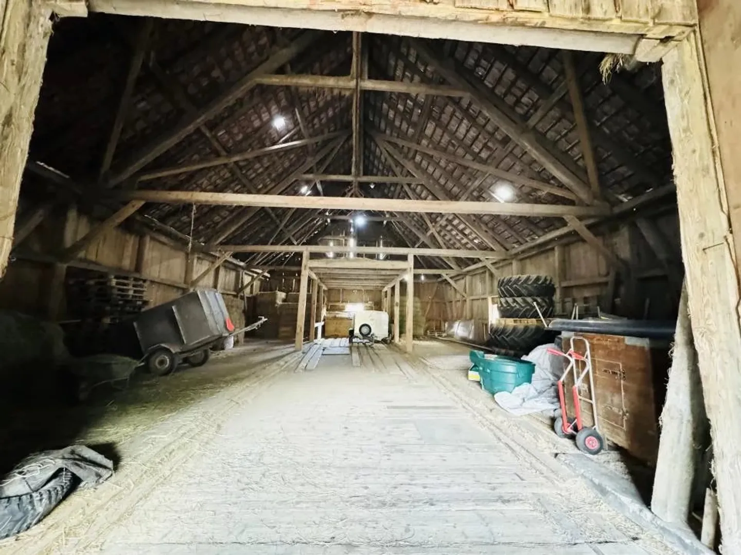 Grande abbassamento di prezzo! Vecchia fattoria che offre un grande potenziale! - Foto 3 di 13