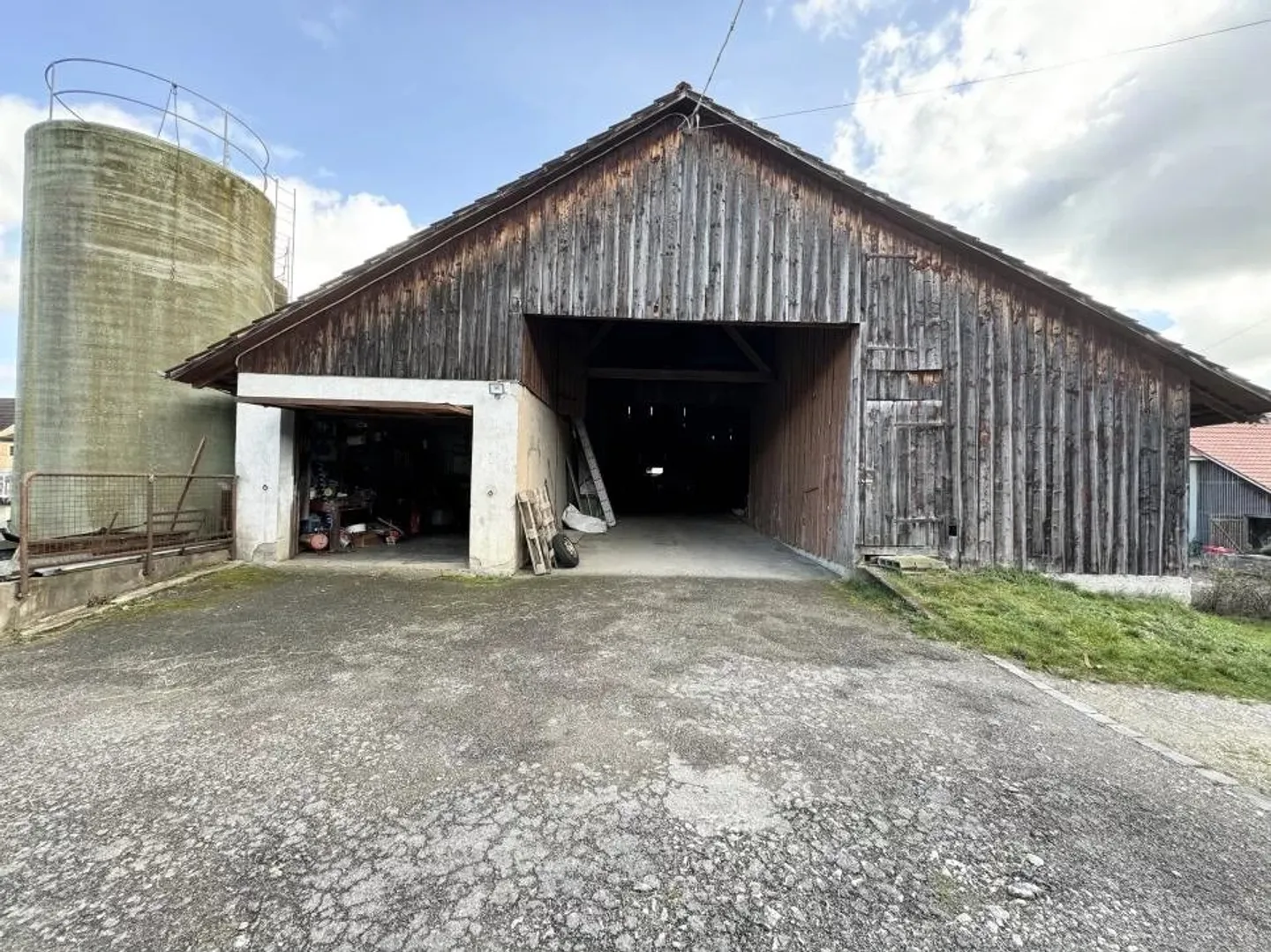 Grande abbassamento di prezzo! Vecchia fattoria che offre un grande potenziale! - Foto 4 di 13