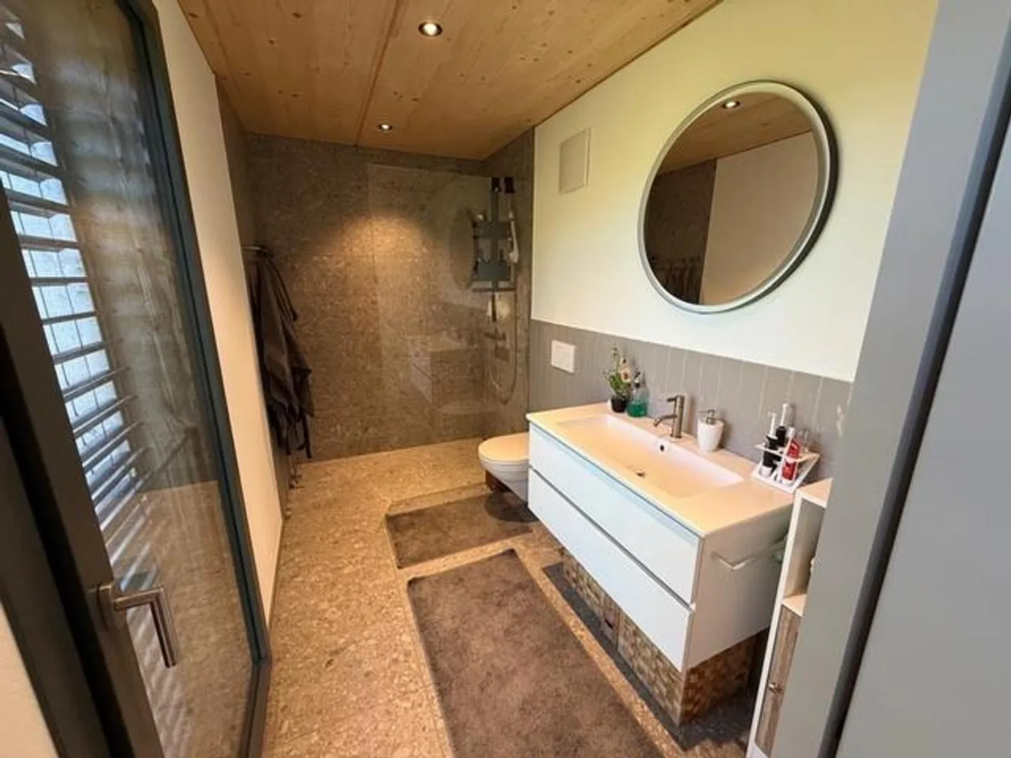 Maison individuelle moderne avec beaucoup d'intimité - Photo 16 sur 23