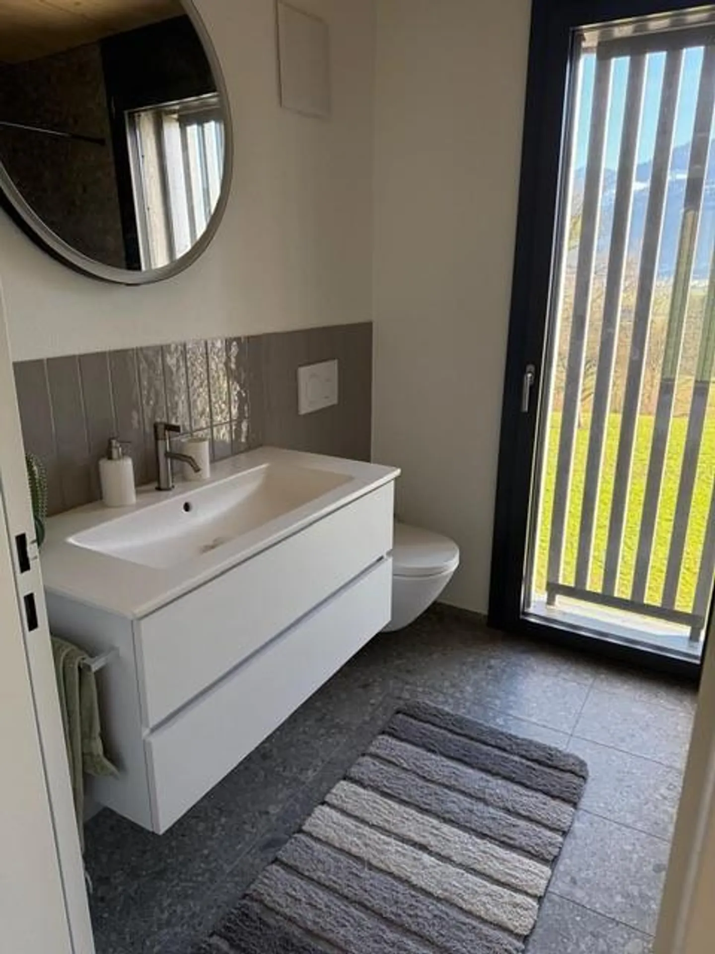 Maison individuelle moderne avec beaucoup d'intimité - Photo 17 sur 23