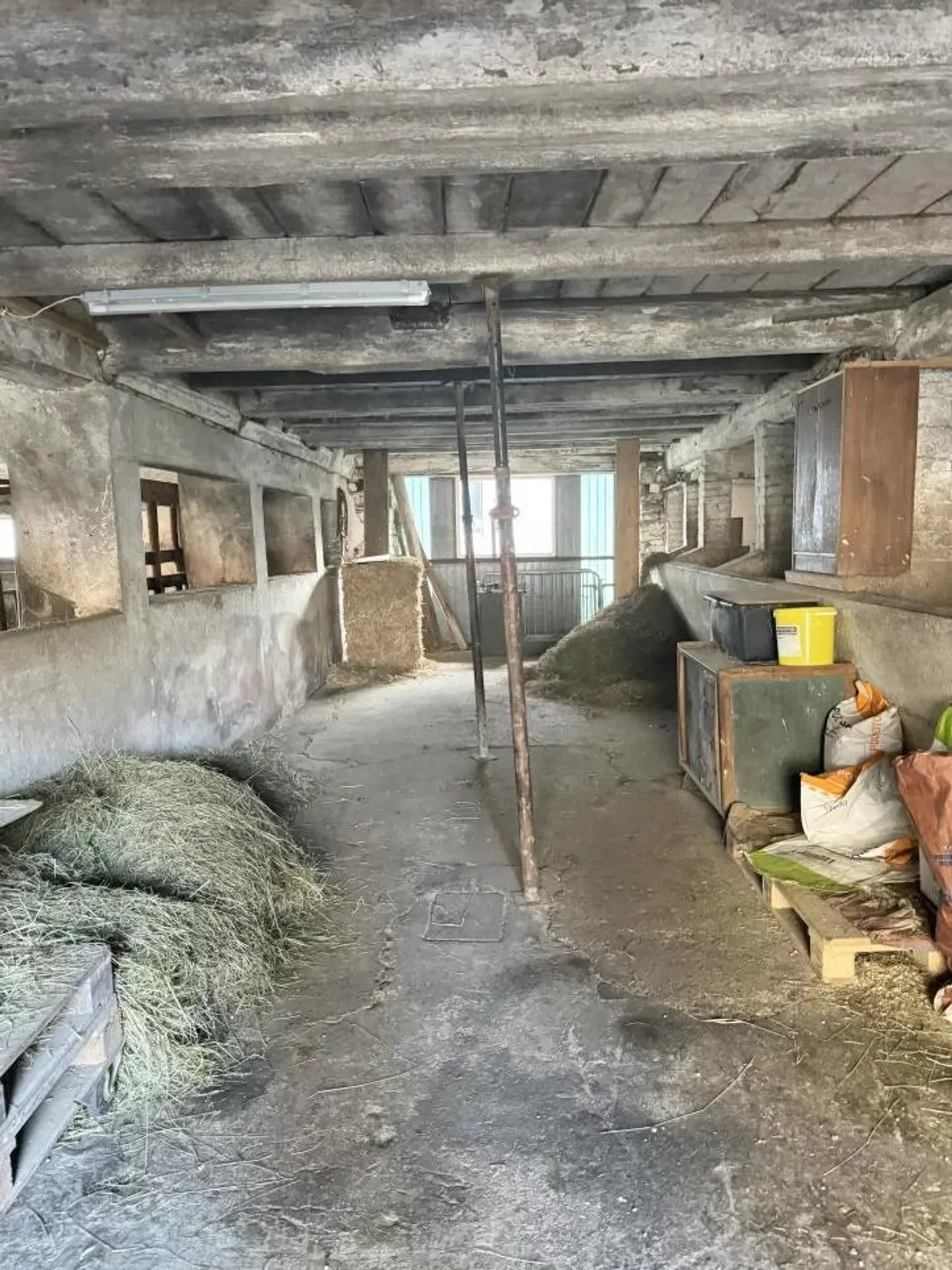 Grande abbassamento di prezzo! Vecchia fattoria che offre un grande potenziale! - Foto 12 di 13