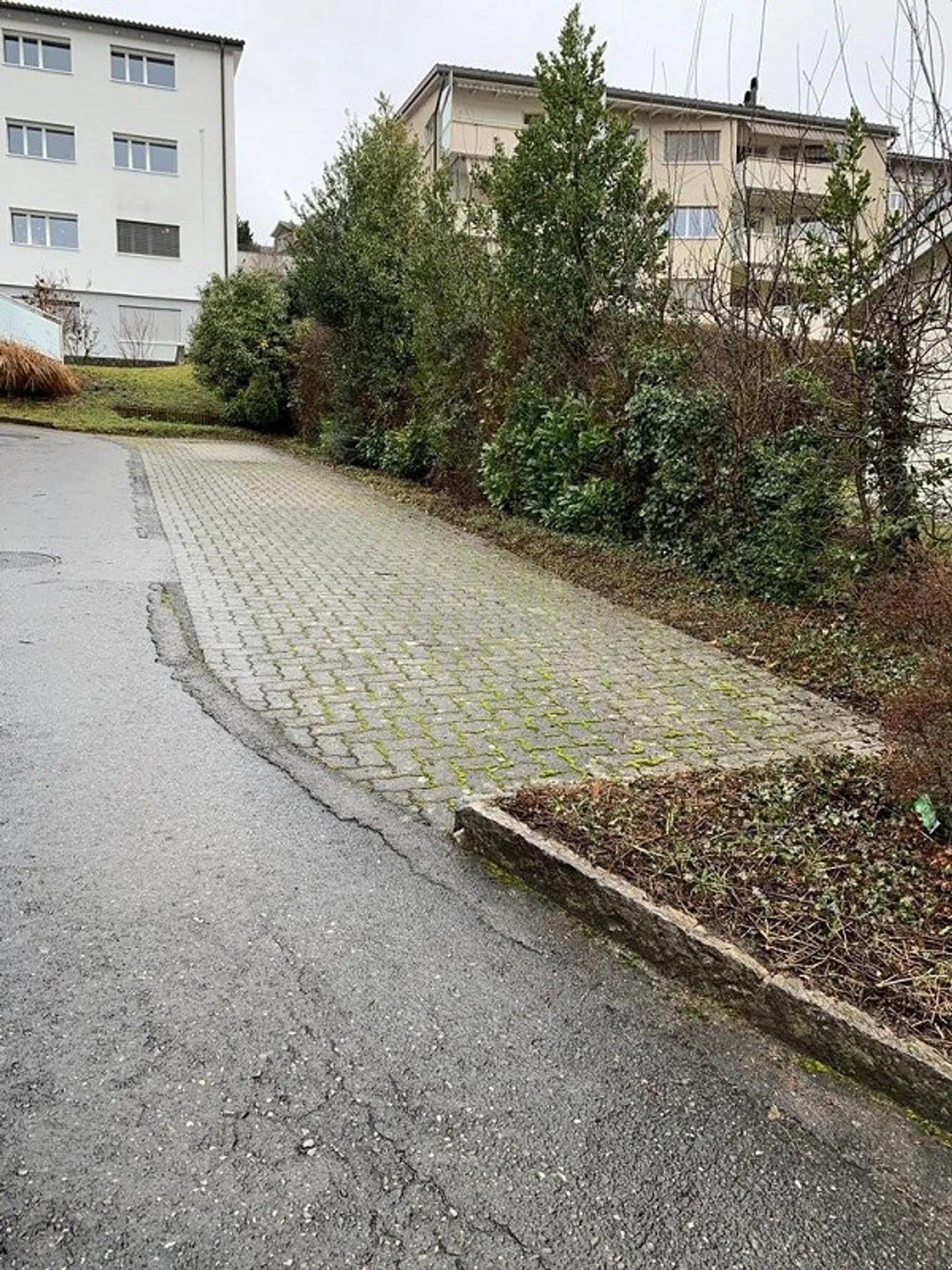 Outdoor parking spaces for rent in Spiez! - Photo 1 of 2
