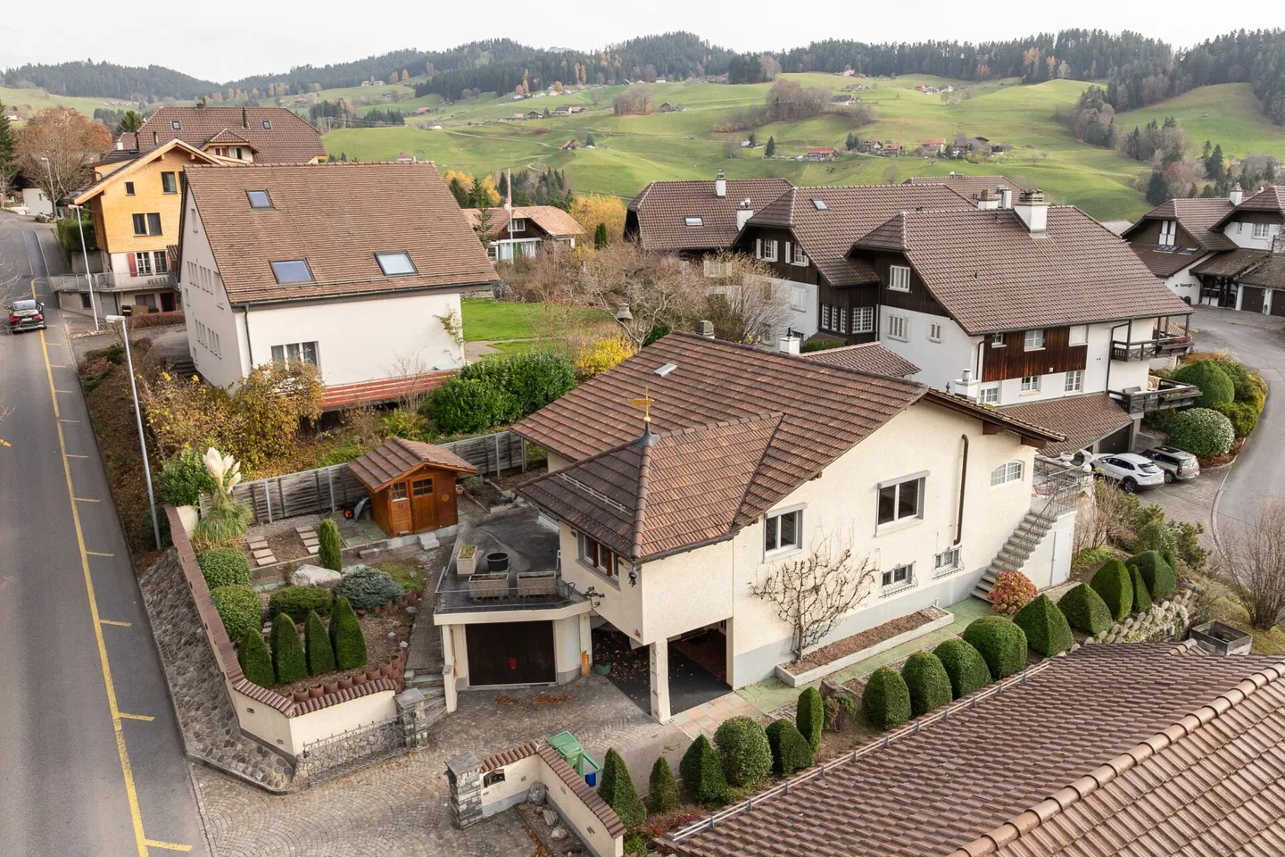 Detached family house in Ticino style above the city of Thun - Photo 2 of 16