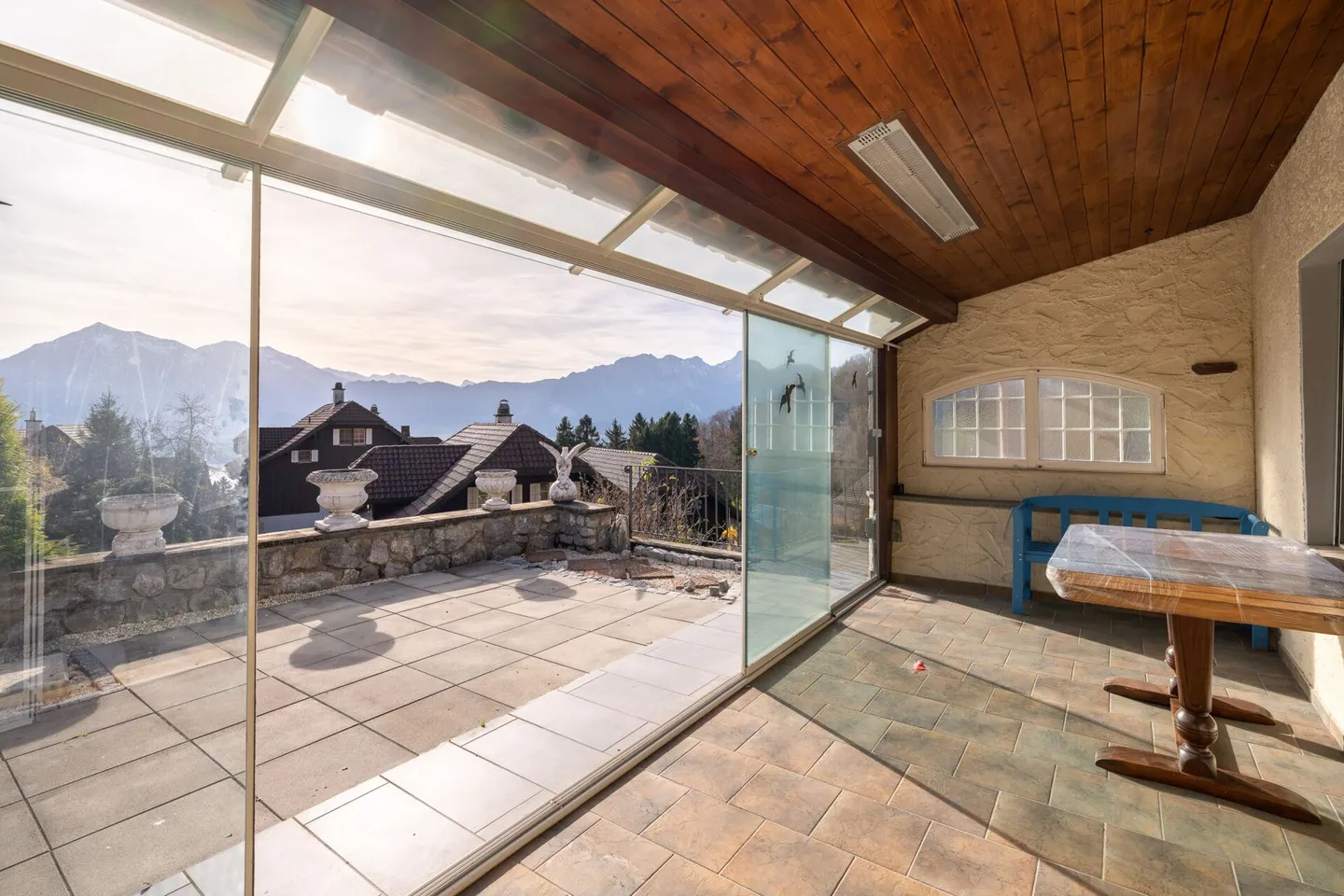 Detached family house in Ticino style above the city of Thun - Photo 3 of 16