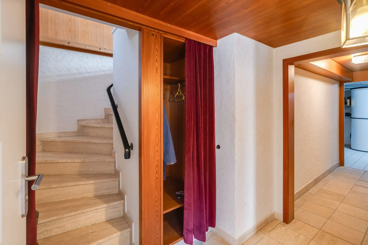 Detached family house in Ticino style above the city of Thun - Photo 8 of 16