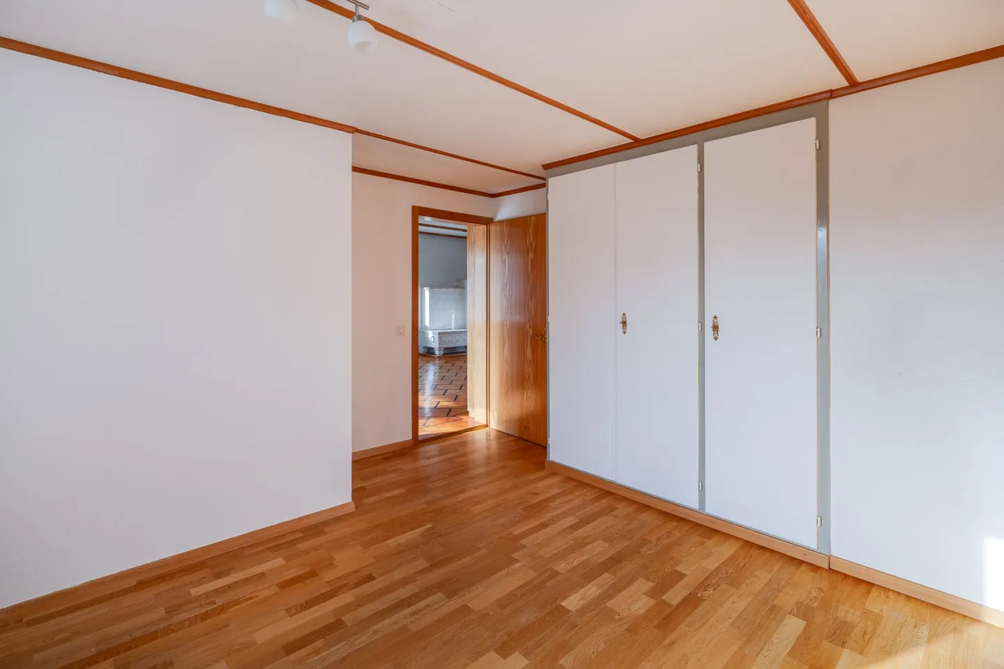 Detached family house in Ticino style above the city of Thun - Photo 9 of 16