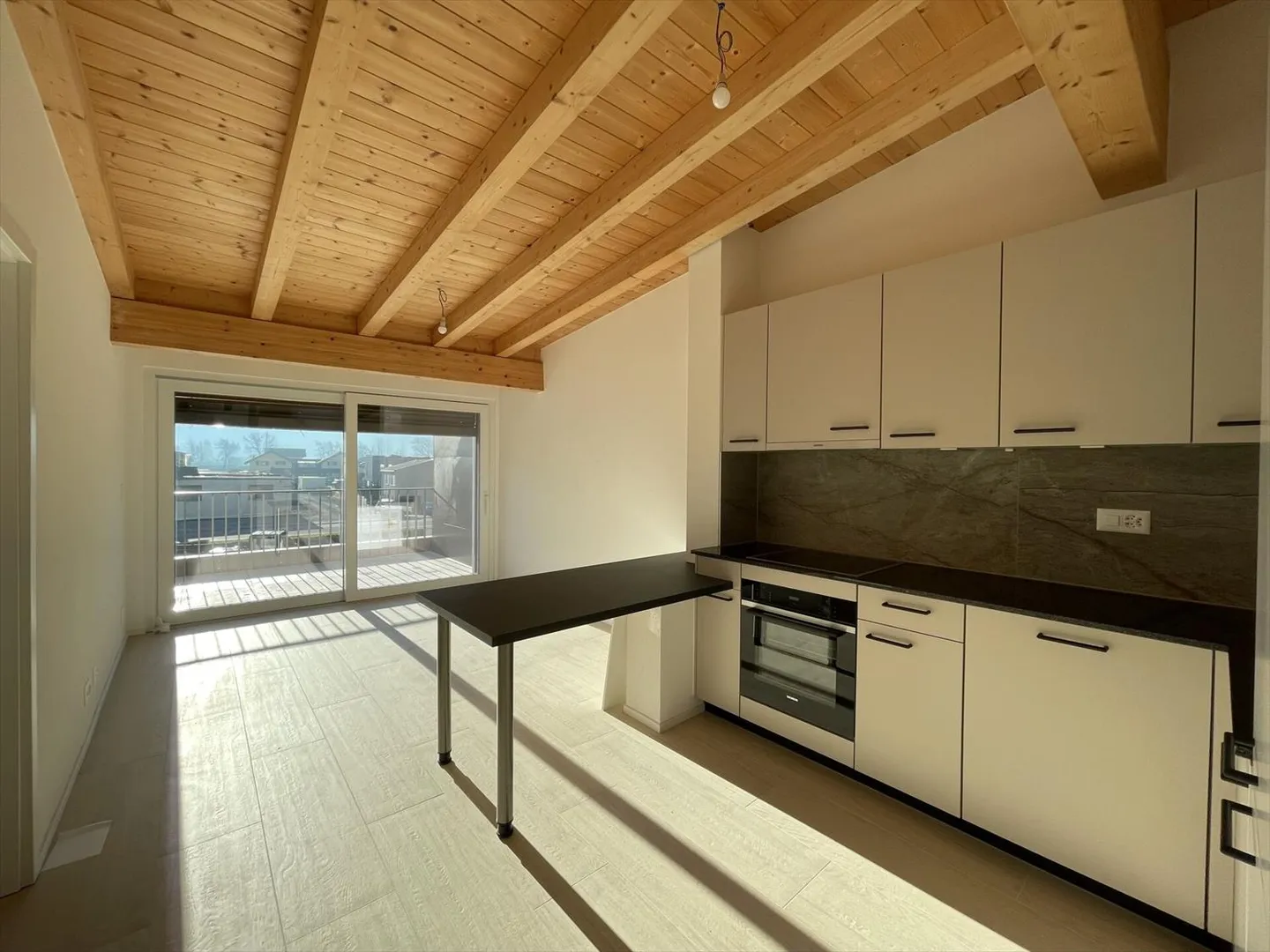 2.5 Pieces New - Photo 1 of 7