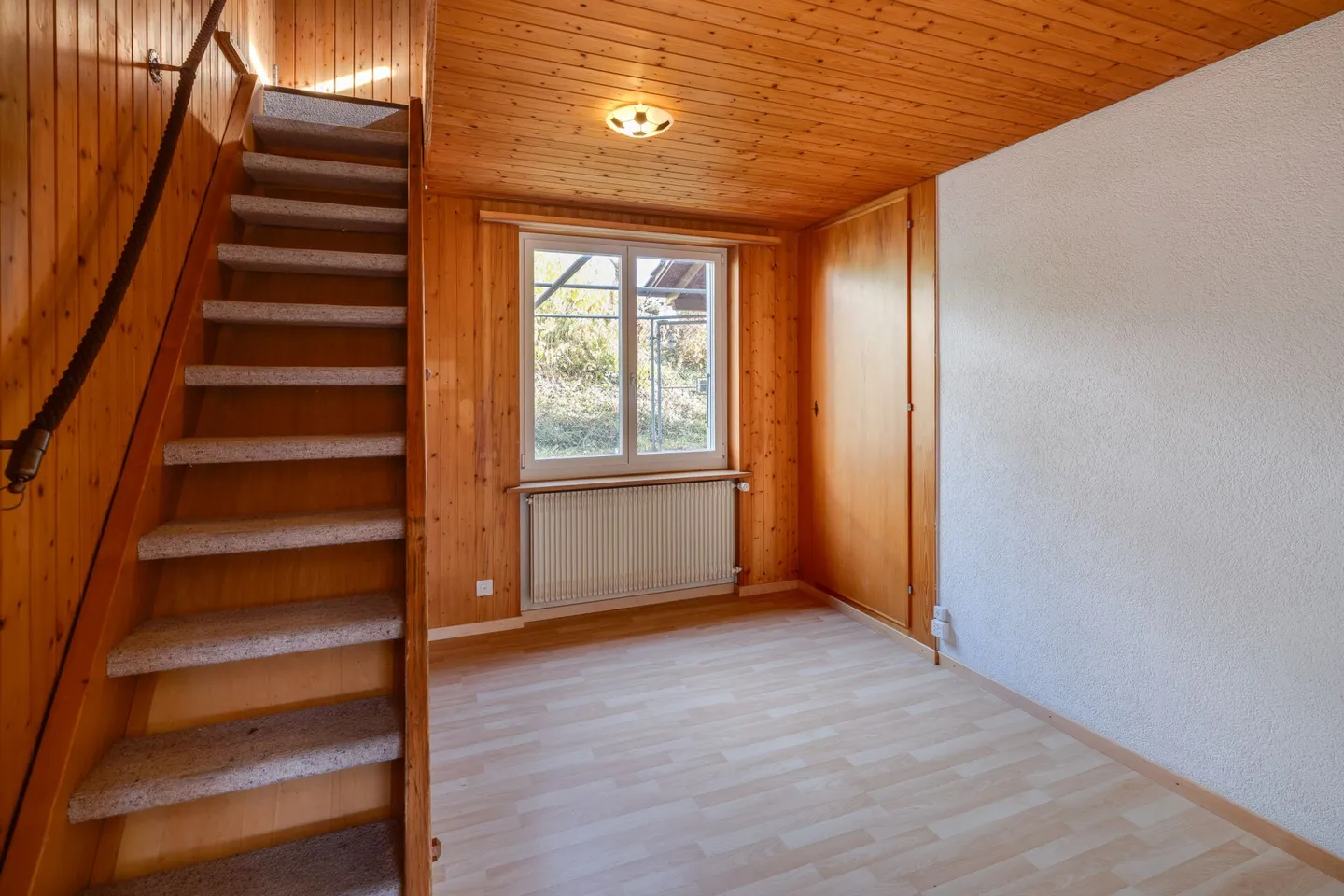 Detached family house in Ticino style above the city of Thun - Photo 10 of 16