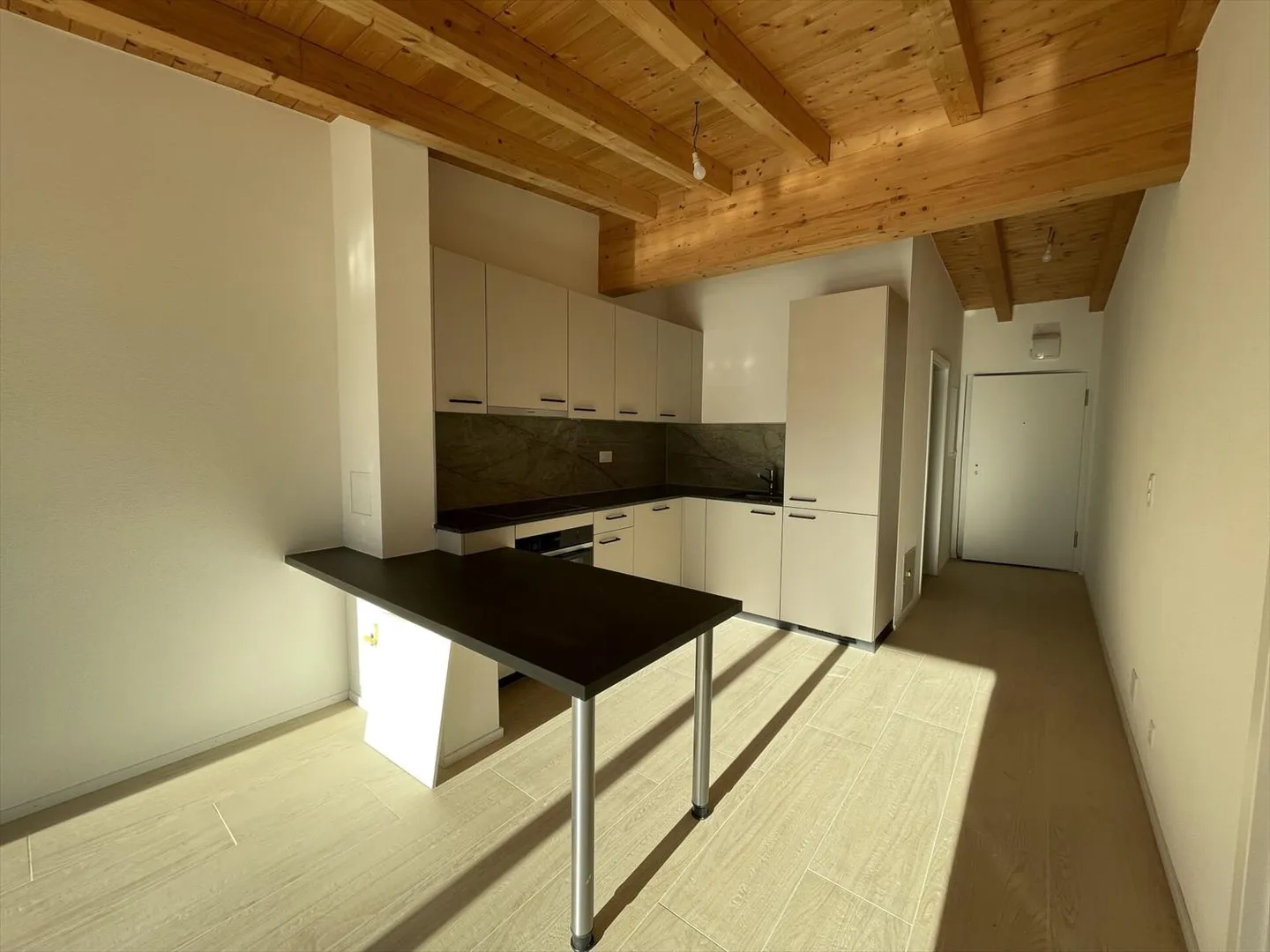 2.5 Pieces New - Photo 2 of 7