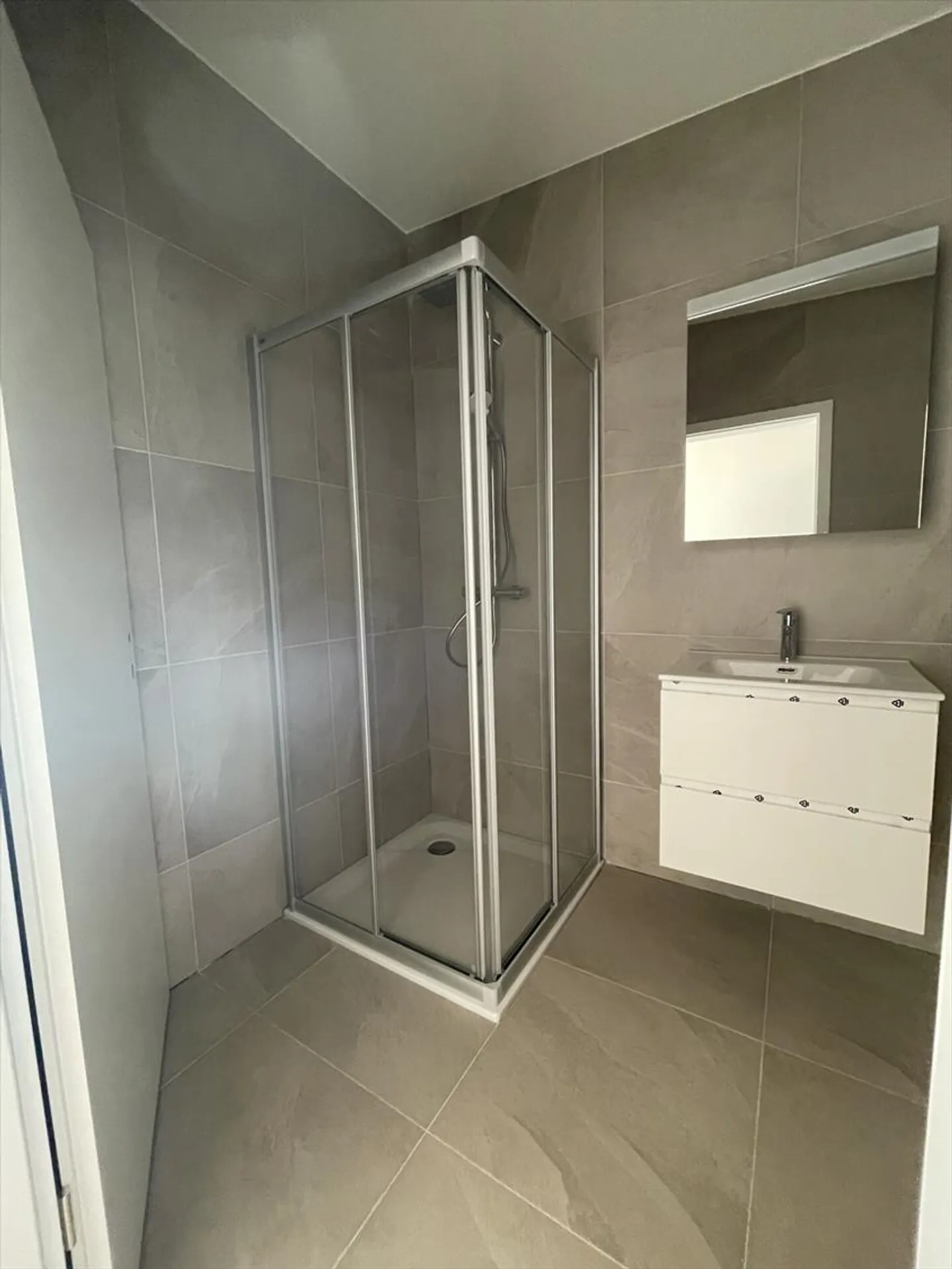 2.5 Pieces New - Photo 4 of 7