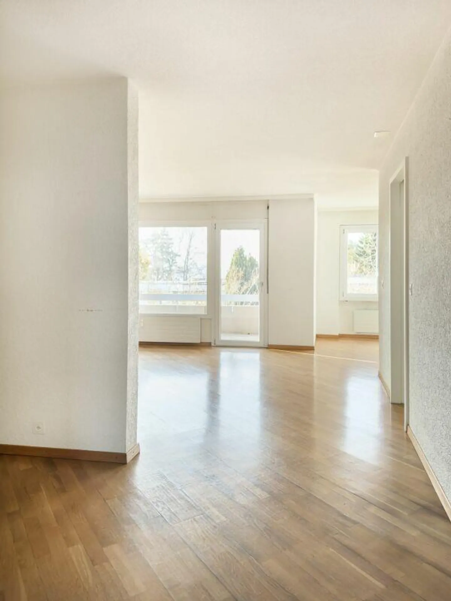 Condominio soleggiato di 3,5 stanze con balcone, due cantine e posto auto più stanza creativa/studio 19m2 - Foto 7 di 23