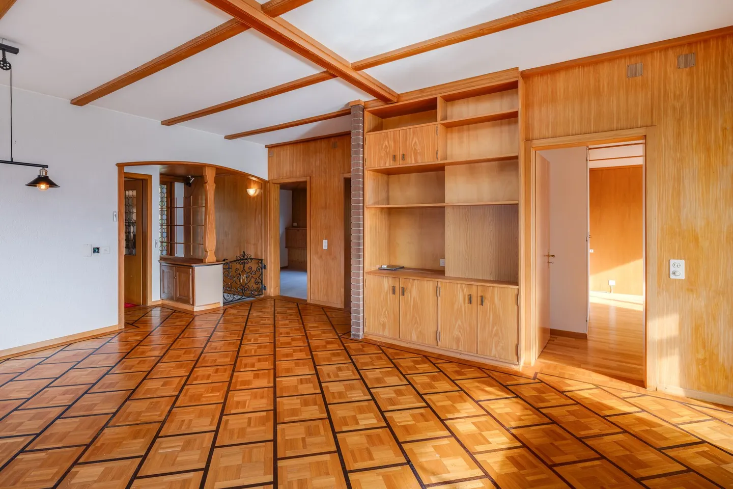 Detached family house in Ticino style above the city of Thun - Photo 5 of 16