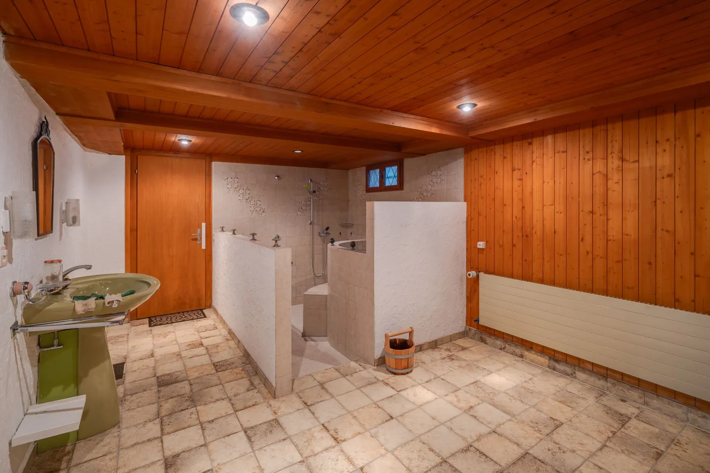 Detached family house in Ticino style above the city of Thun - Photo 14 of 16