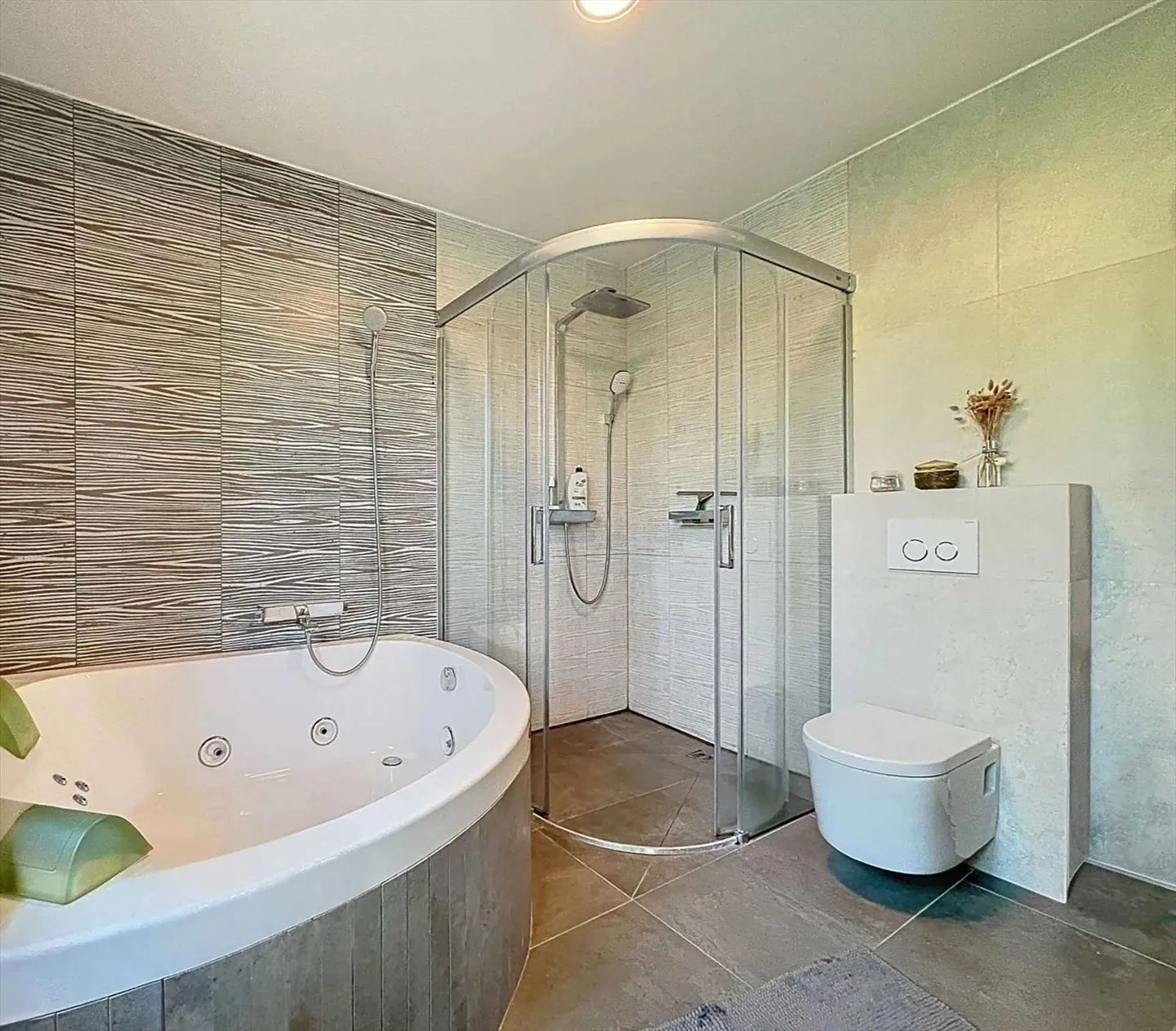 Maison bourgeoise rénovée au cadre champêtre - Photo 7 sur 12