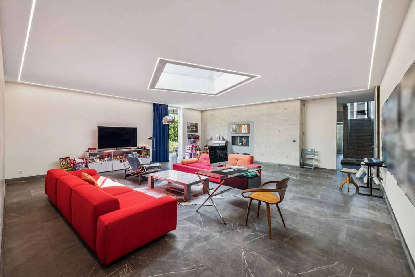 Prestigeträchtige zeitgenössische Villa mit Dachterrasse - Foto 5 von 12