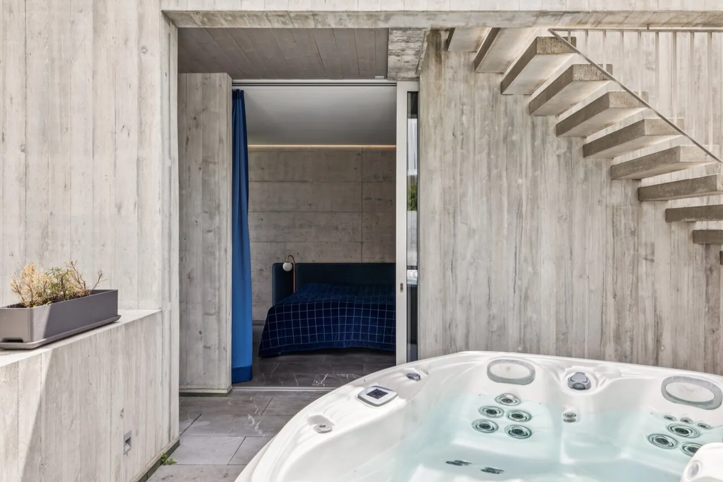 Prestigeträchtige zeitgenössische Villa mit Dachterrasse - Foto 7 von 12