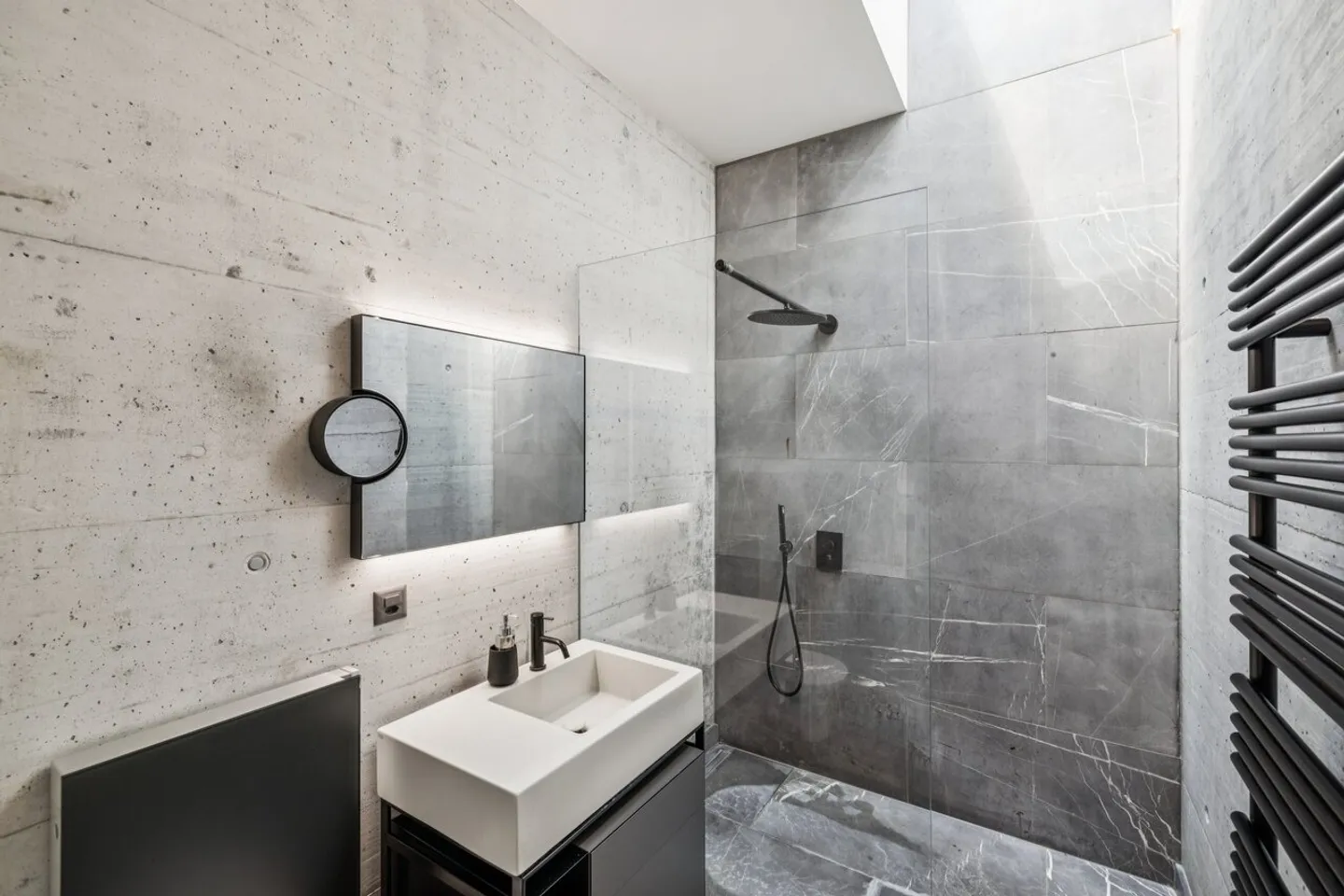 Prestigeträchtige zeitgenössische Villa mit Dachterrasse - Foto 8 von 12