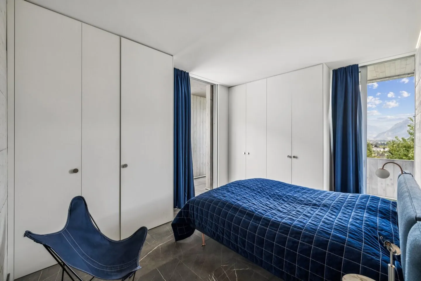 Prestigeträchtige zeitgenössische Villa mit Dachterrasse - Foto 9 von 12