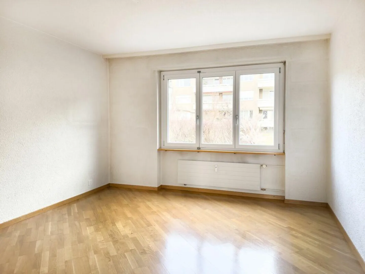 Condominio soleggiato di 3,5 stanze con balcone, due cantine e posto auto più stanza creativa/studio 19m2 - Foto 11 di 23