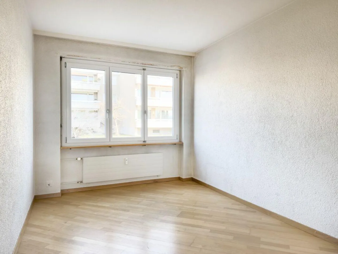 Condominio soleggiato di 3,5 stanze con balcone, due cantine e posto auto più stanza creativa/studio 19m2 - Foto 12 di 23