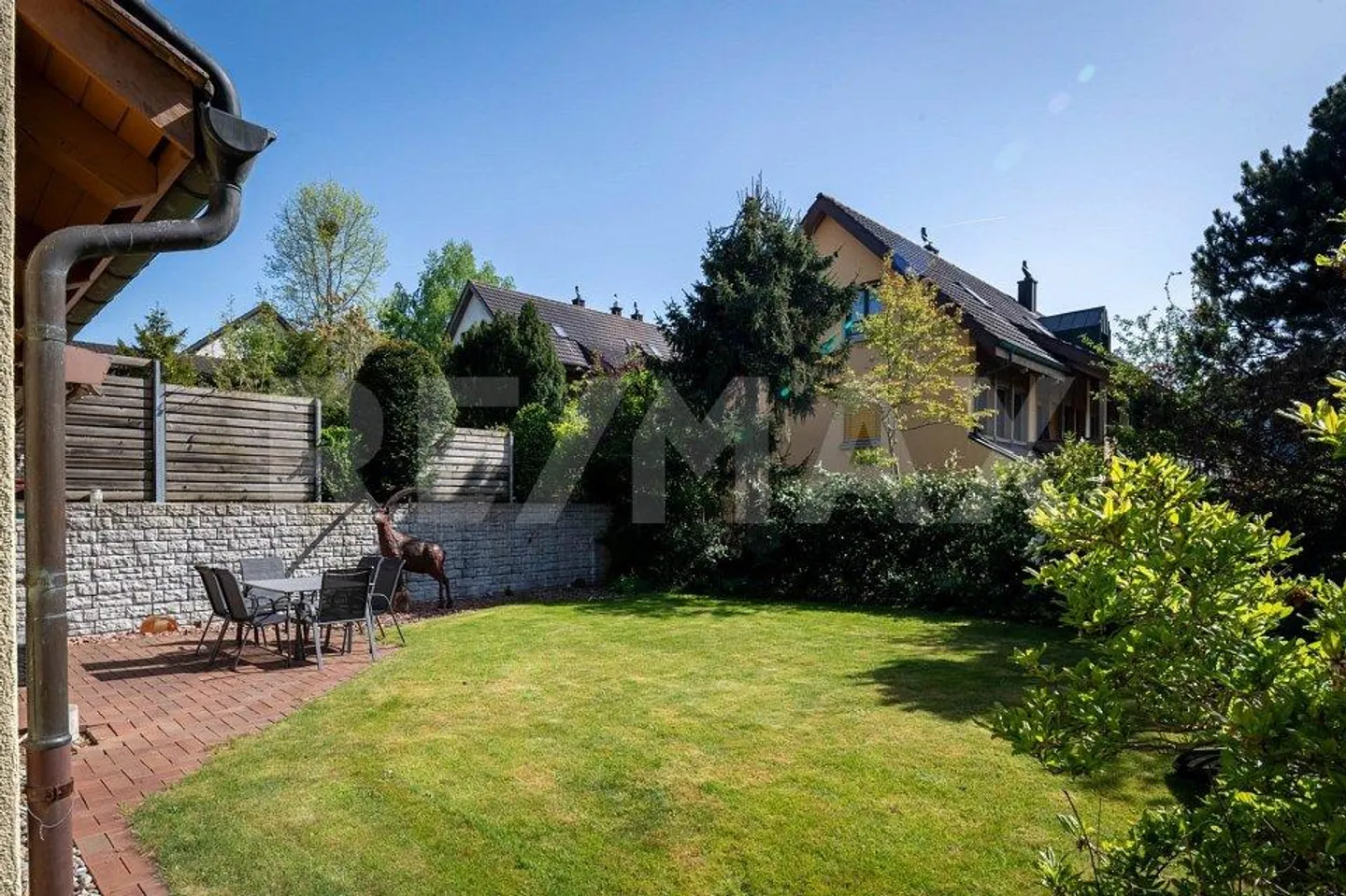 Plenty of space in a sunny and quiet location - Photo 4 of 13