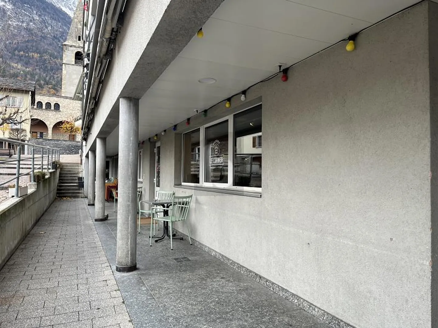 MAGNIFICENT WORK TOOL FOR RESTORATION - Photo 2 of 5