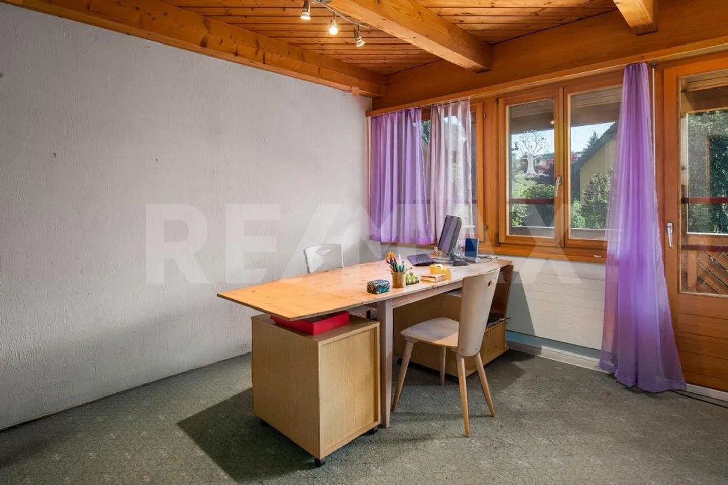 Plenty of space in a sunny and quiet location - Photo 10 of 13