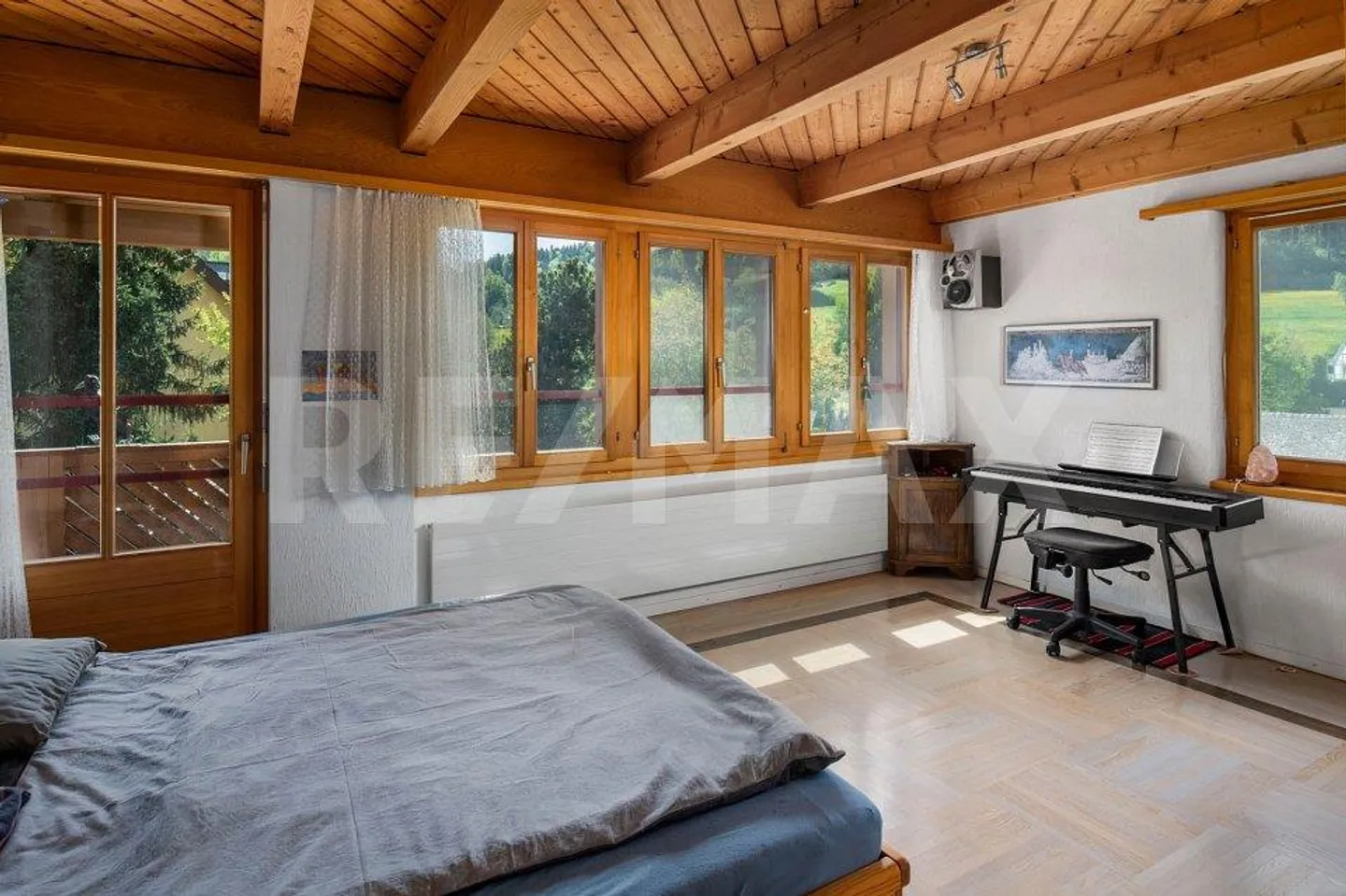 Plenty of space in a sunny and quiet location - Photo 8 of 13