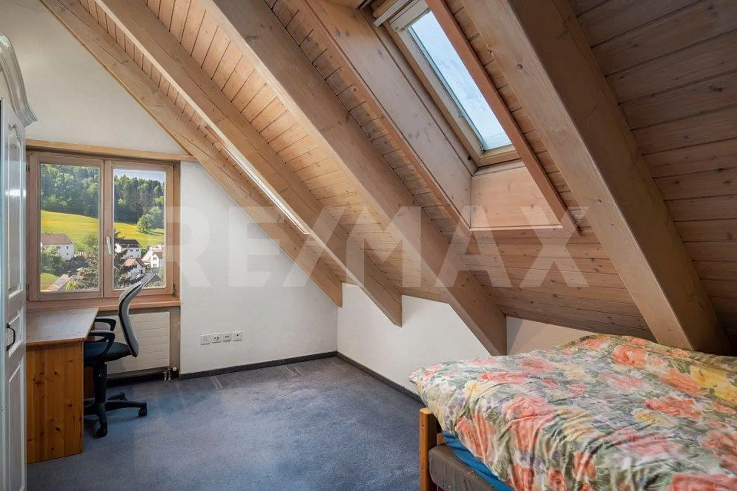 Plenty of space in a sunny and quiet location - Photo 11 of 13