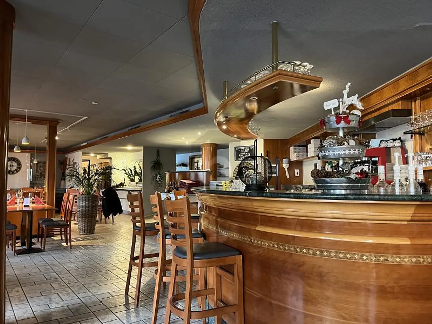 MAGNIFICENT WORK TOOL FOR RESTORATION - Photo 3 of 5